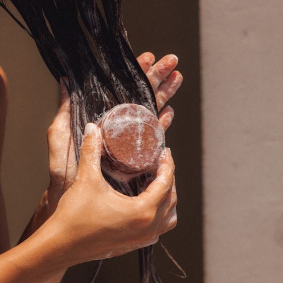 Shampoo Solido Pelo Seco Reparador Rosas 100g Nyubu